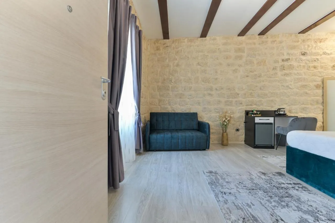 Luxury Rooms 